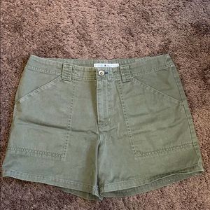 Tommy Hilfiger army green utility short Size: 6